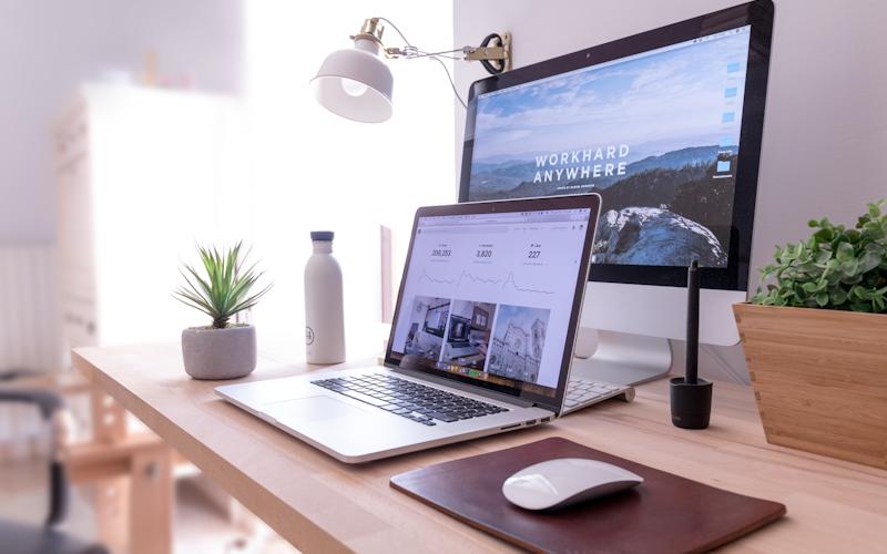 Workstation where recurring downtime interrupts the workday